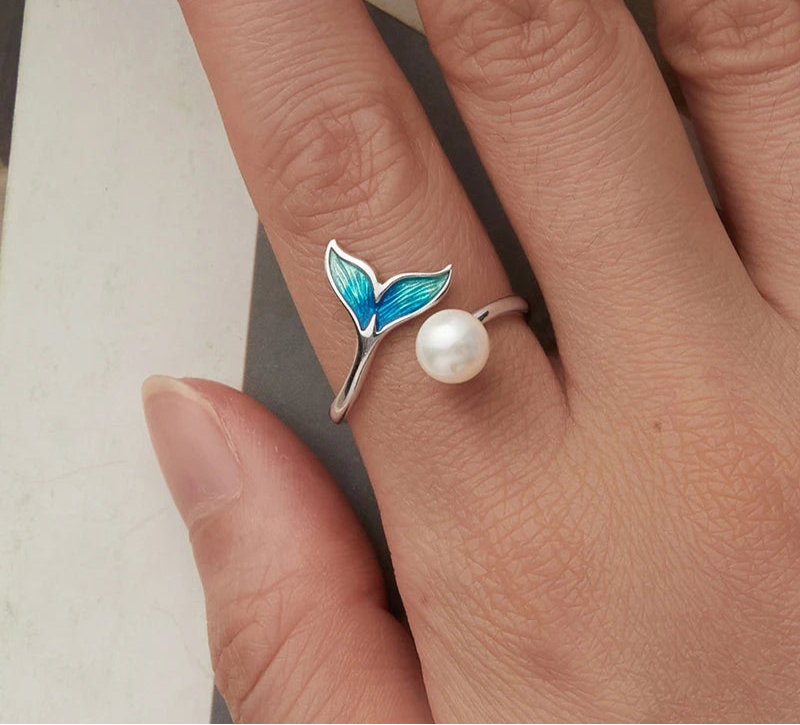 Pearl Dive Dolphin Pendant